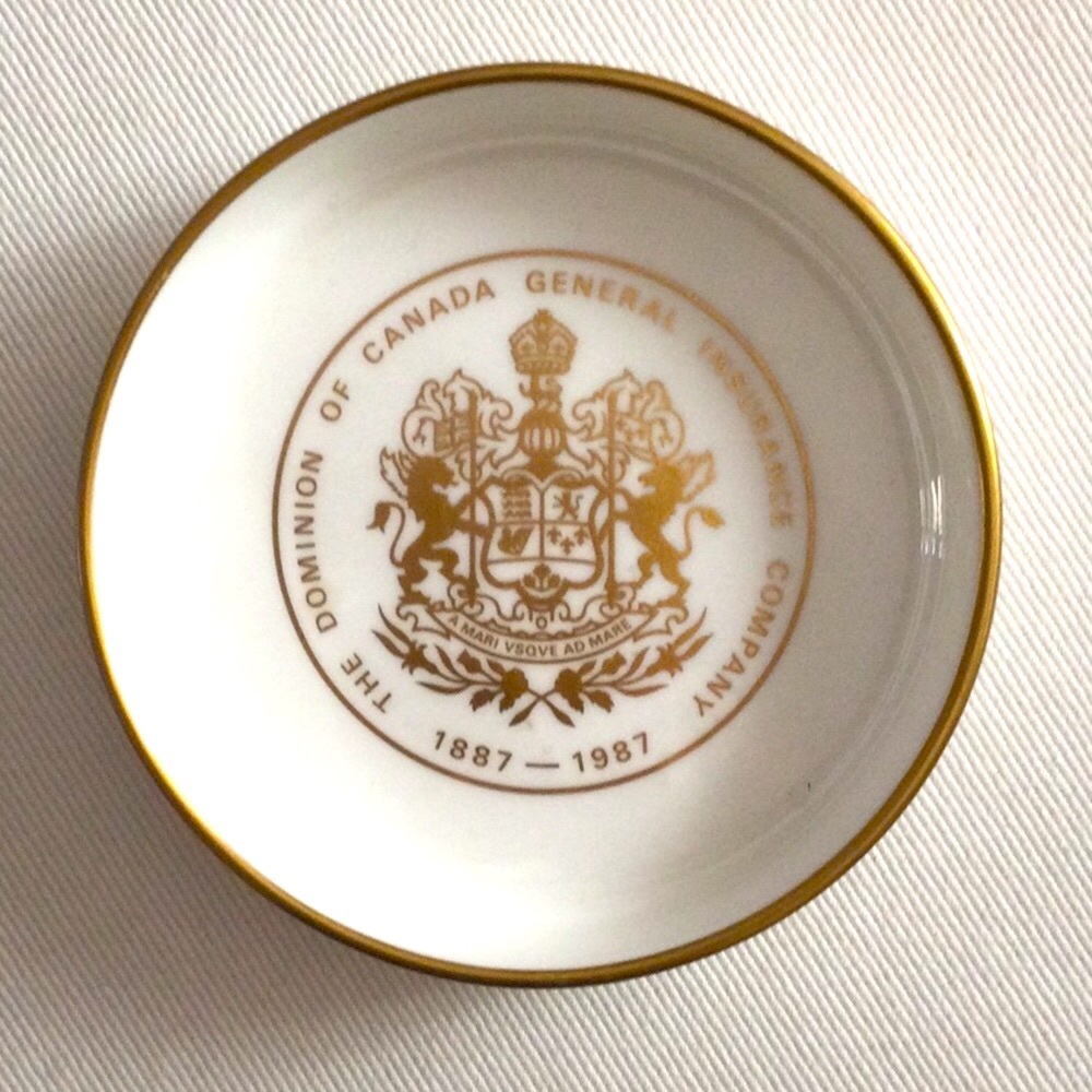3/$10 | Commemorative Canada Dish with Gold Trim